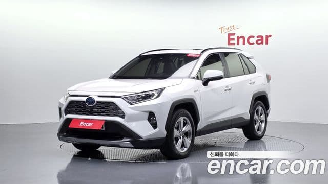 Toyota RAV4 2021 — Фото 10/20