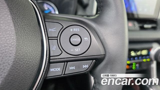 Toyota RAV4 2021 — Photo 9/34