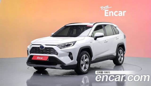 Toyota RAV4 2021 — Фото 1/20