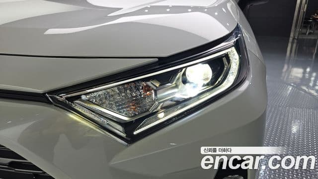 Toyota RAV4 2021 — Photo 28/34