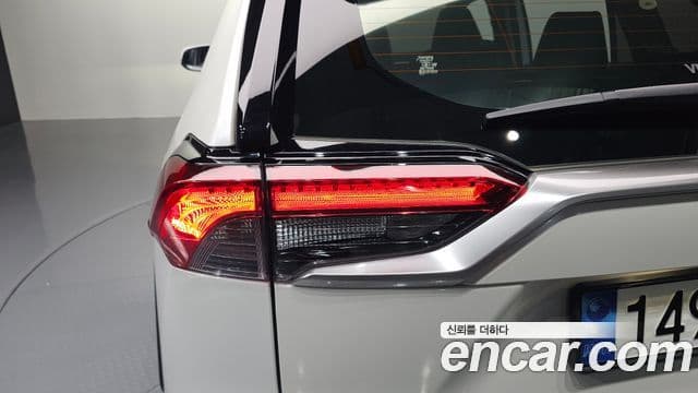 Toyota RAV4 2021 — Photo 20/34