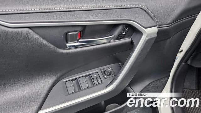 Toyota RAV4 2021 — Photo 31/34