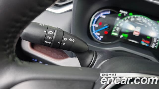 Toyota RAV4 2021 — Photo 7/34