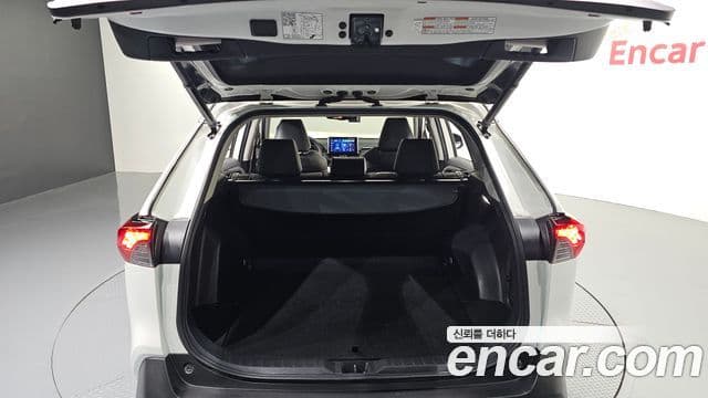 Toyota RAV4 2021 — Photo 12/34