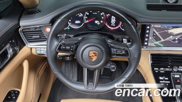 Porsche Panamera 2022 — ფოტო 31/39