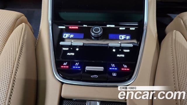 Porsche Panamera 2022 — ფოტო 33/39