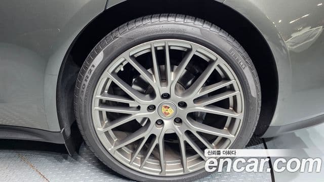 Porsche Panamera 2022 — ფოტო 2/39