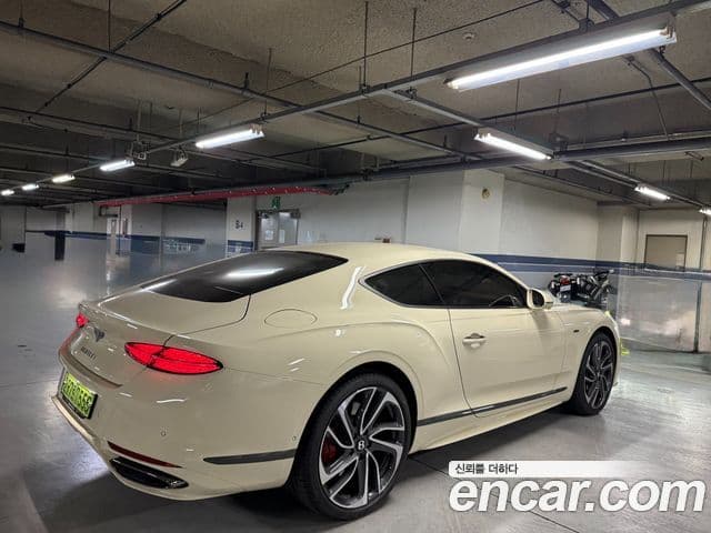 Bentley Continental GT 2025 — Фото 3/12