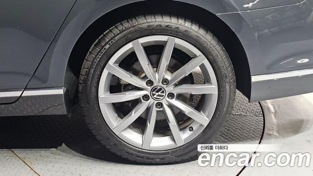 Volkswagen Passat GT 2021 — Şəkil 20/32