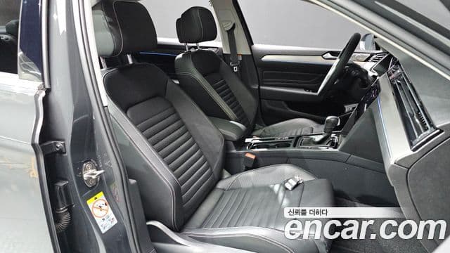 Volkswagen Passat GT 2021 — Şəkil 9/32