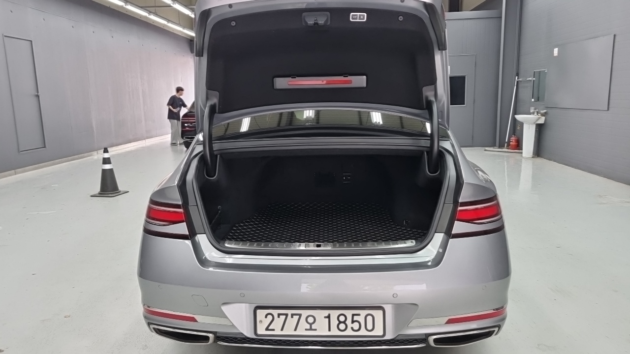 Genesis G90 2023 — Şəkil 14/18