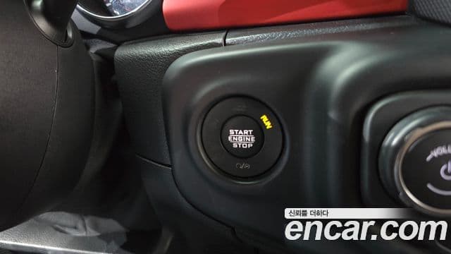 Jeep Wrangler 2020 — ფოტო 31/32
