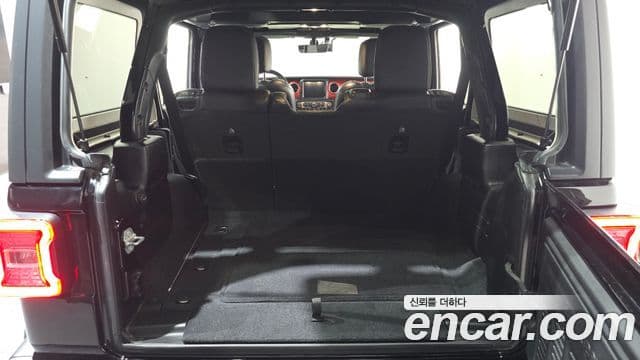 Jeep Wrangler 2020 — ფოტო 11/32