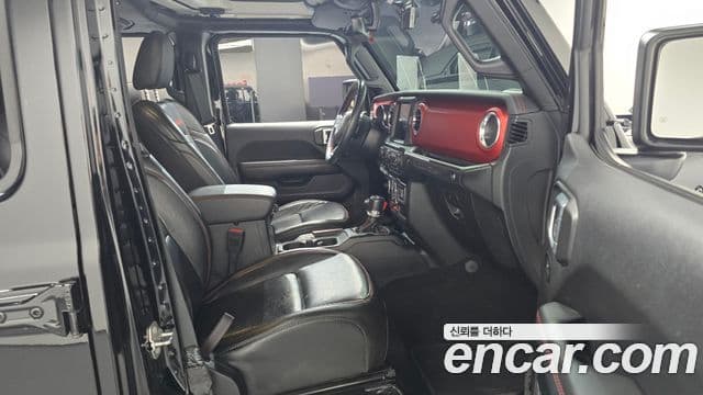 Jeep Wrangler 2020 — ფოტო 26/32