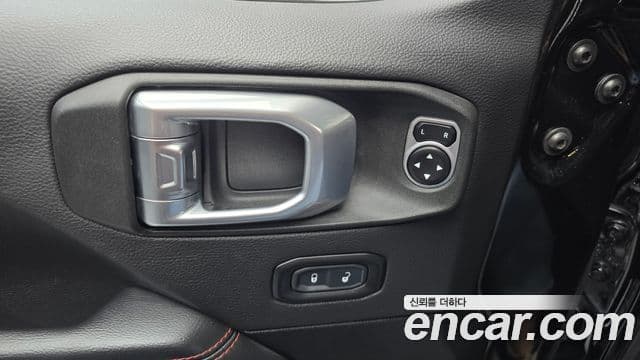 Jeep Wrangler 2020 — ფოტო 25/32