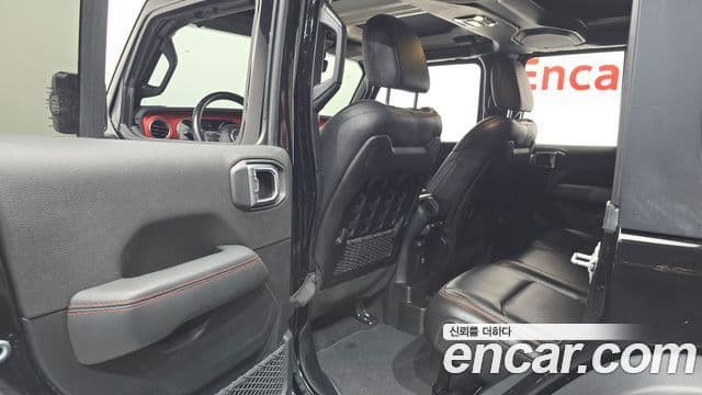 Jeep Wrangler 2020 — ფოტო 20/32