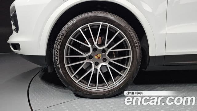 Porsche Cayenne 2020 — Photo 25/31