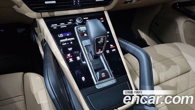 Porsche Cayenne 2020 — Photo 17/31