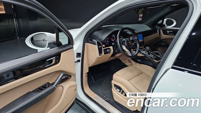 Porsche Cayenne 2020 — Photo 2/31