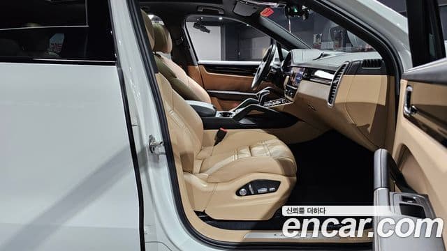Porsche Cayenne 2020 — Photo 14/31