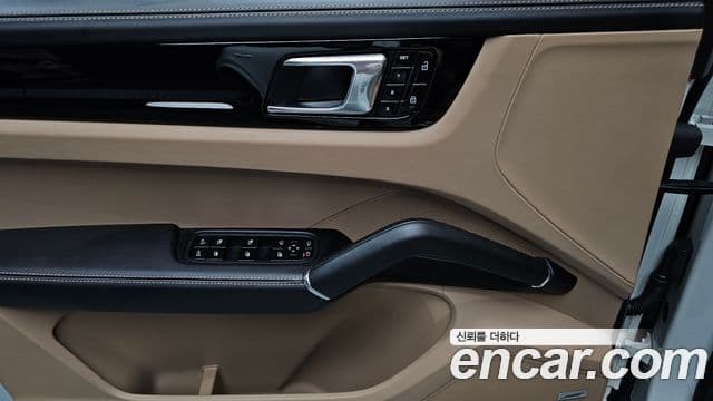Porsche Cayenne 2020 — Photo 12/31