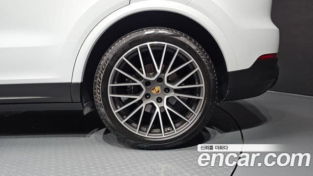 Porsche Cayenne 2020 — Photo 3/31
