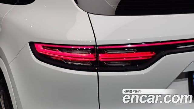 Porsche Cayenne 2020 — Photo 7/31