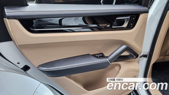 Porsche Cayenne 2020 — Photo 9/31