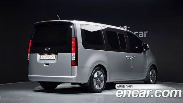 Hyundai Staria 2023 — Фото 2/20