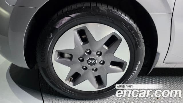 Hyundai Staria 2023 — Фото 5/20