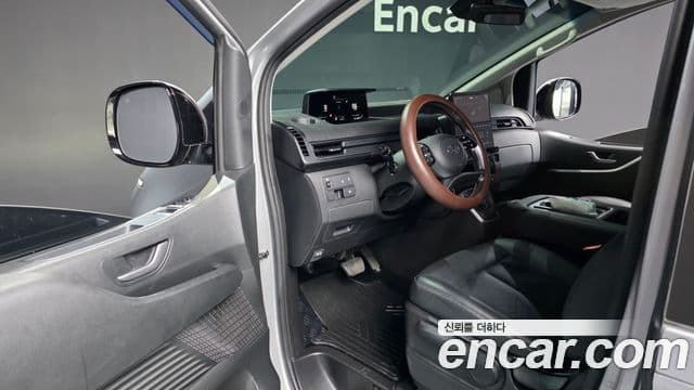 Hyundai Staria 2023 — Фото 10/20