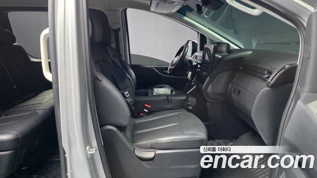 Hyundai Staria 2023 — Фото 11/20