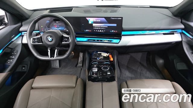 BMW 5 Series 2025 — Photo 21/32