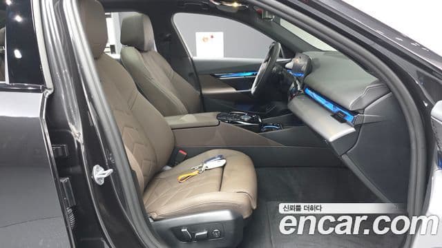 BMW 5 Series 2025 — Photo 20/32
