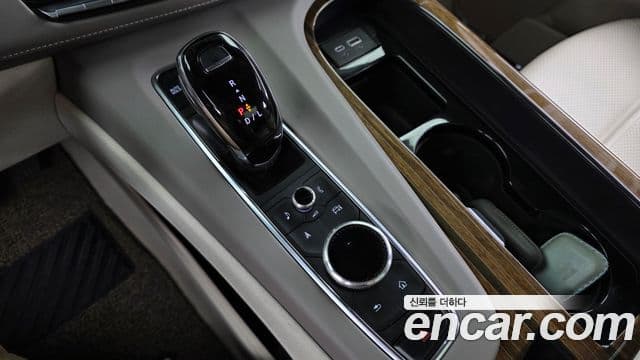 Cadillac Escalade 2023 — Фото 9/20