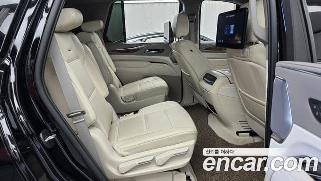 Cadillac Escalade 2023 — Фото 11/20