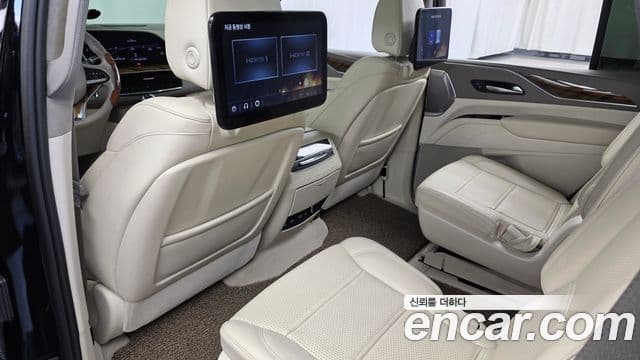 Cadillac Escalade 2023 — Фото 12/20