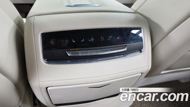Cadillac Escalade 2023 — Фото 18/20