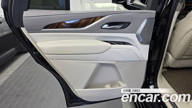 Cadillac Escalade 2023 — Şəkil 32/33