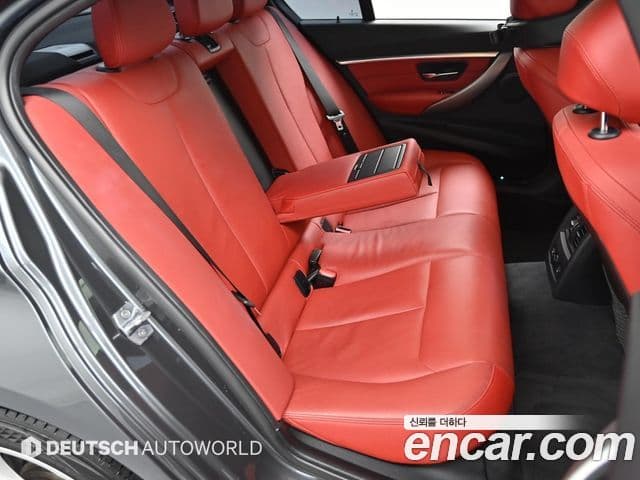 BMW 3 Series 2018 — ფოტო 16/20