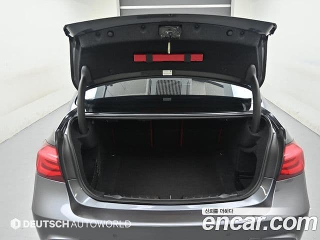 BMW 3 Series 2018 — ფოტო 1/20