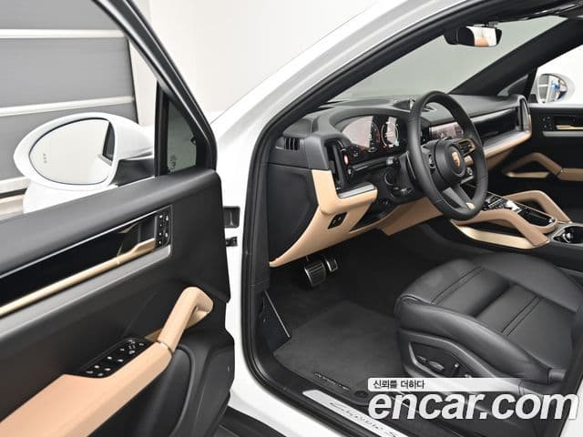 Porsche Cayenne 2025 — ფოტო 14/20