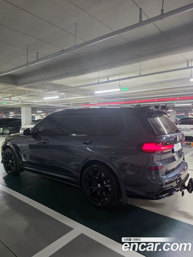 BMW X7 2021 — Photo 8/12