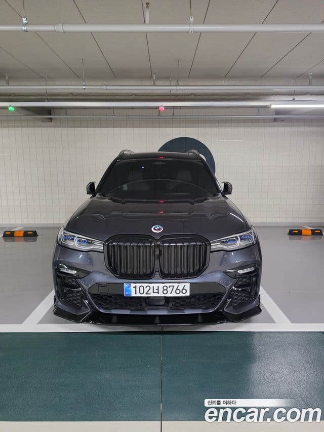 BMW X7 2021 — Photo 2/12