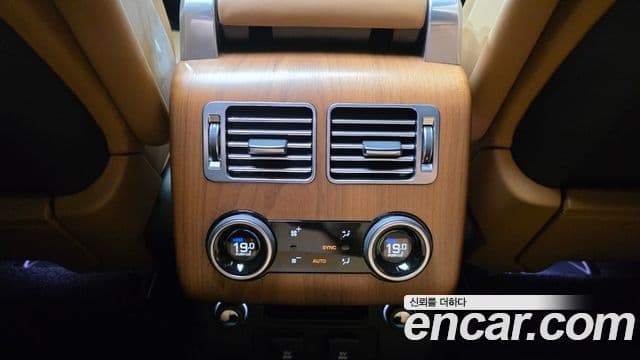 Land Rover Range Rover 2020 — Photo 14/20