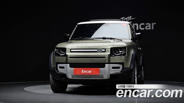 Land Rover Defender 2022 — Photo 19/33