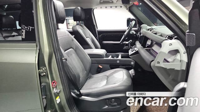 Land Rover Defender 2022 — Photo 4/33
