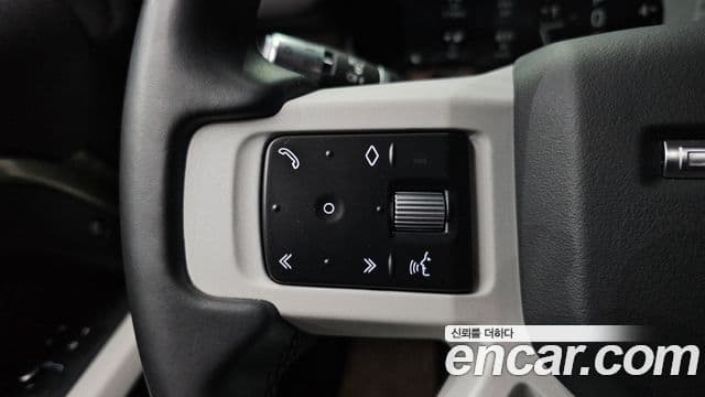 Land Rover Defender 2022 — Photo 23/33