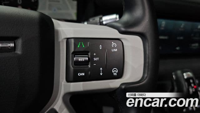 Land Rover Defender 2022 — Photo 3/33