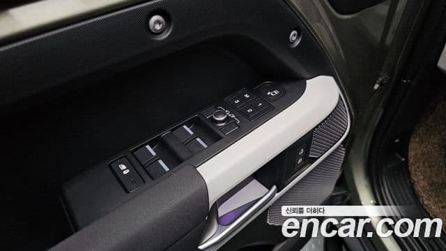 Land Rover Defender 2022 — Photo 2/33